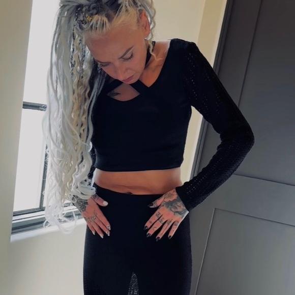 Knit top black mesh long sleeve wrap - Picture 3 of 5